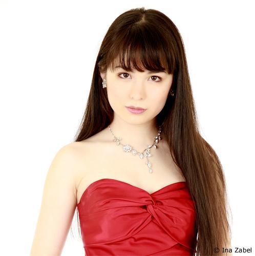 美女老师被按着操的相关介绍