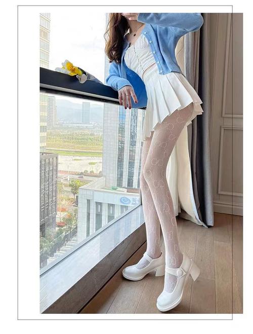 黑丝美女av在线观看的相关介绍