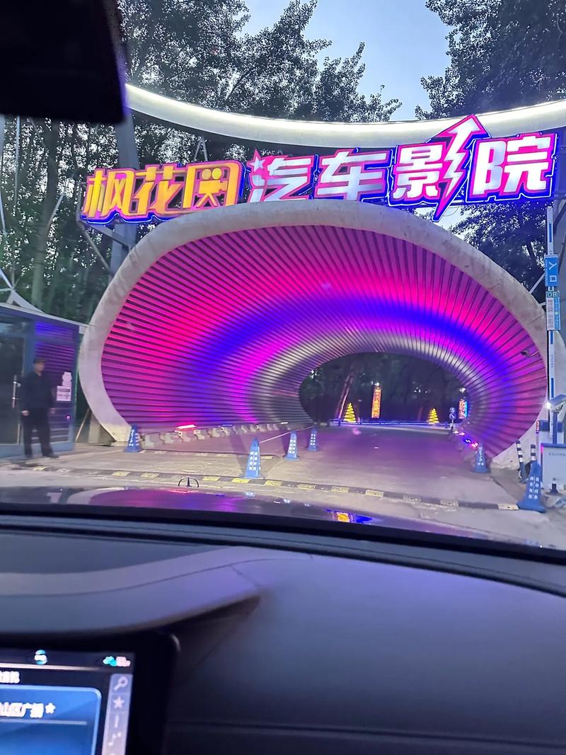 一边吻一边摸一边爽一边叫床的相关介绍