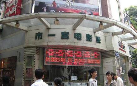 65岁女性下身出现黄色分泌物正常吗怎么回事的相关介绍