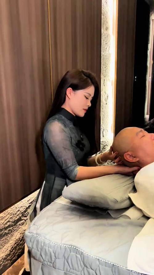 夫妻床上看的毛片的相关介绍