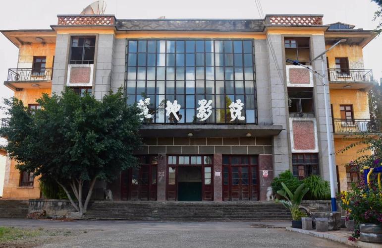 操 美女老师的相关介绍