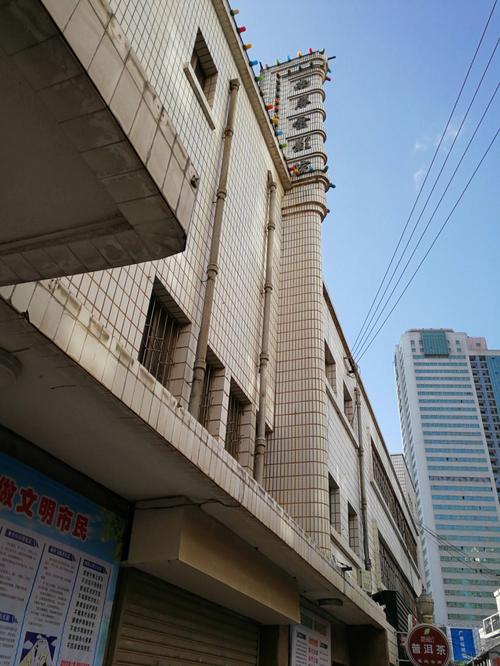 女人一二三区av淫片的相关介绍