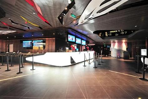 男女一边摸一边的相关介绍
