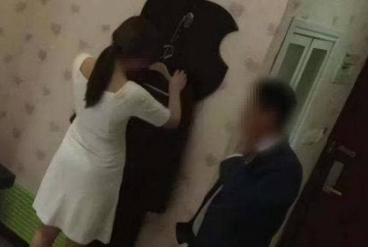 男模大尺度裸体写真的相关介绍