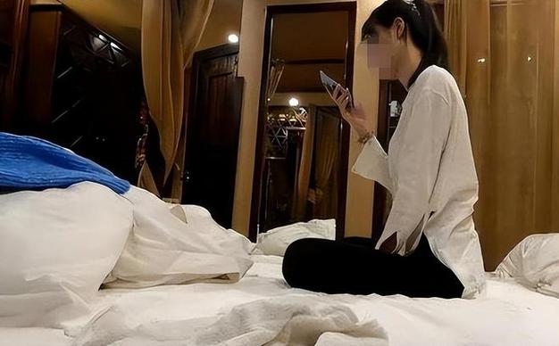 人妻宾馆在线视频 | 偷拍视角下的熟妇人妻私密约会实录,高清真实偷情现场