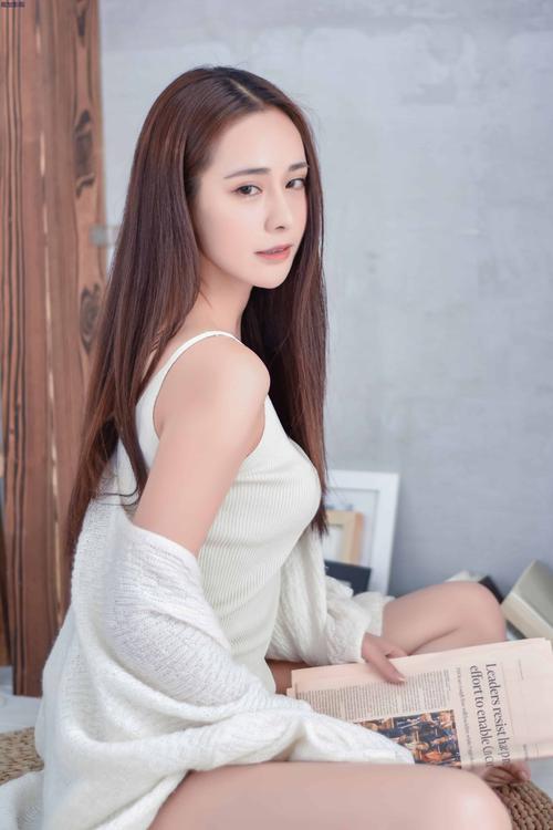 深夜的女秘书的相关介绍
