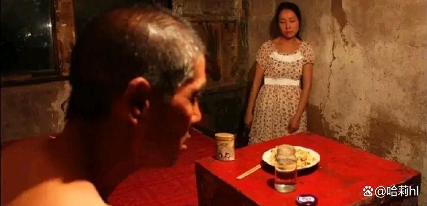 男人操美女老师的相关介绍