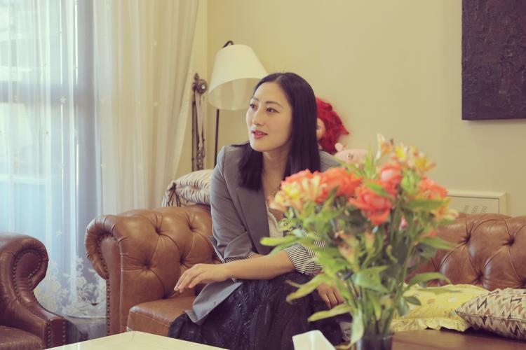 在教室操美女老师的相关介绍