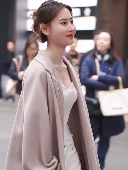 人妇日熟妇av的相关介绍