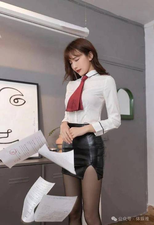 一边亲着一边摸下的相关介绍