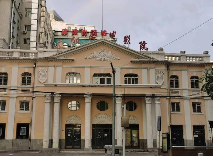 一边亲吻一边揉胸视频的相关介绍