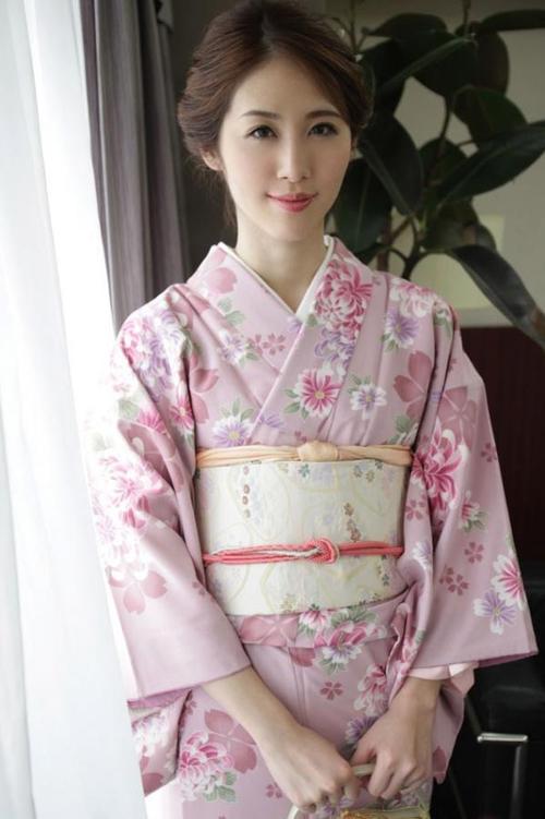 亚洲欧美成人人妻在线视频精选:高清画质、中文字幕与每日更新推荐