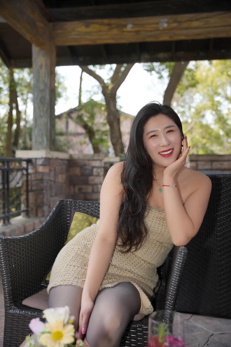 亚洲小少妇的日常穿搭与生活美学：时尚灵感、家庭平衡与自我成长指南