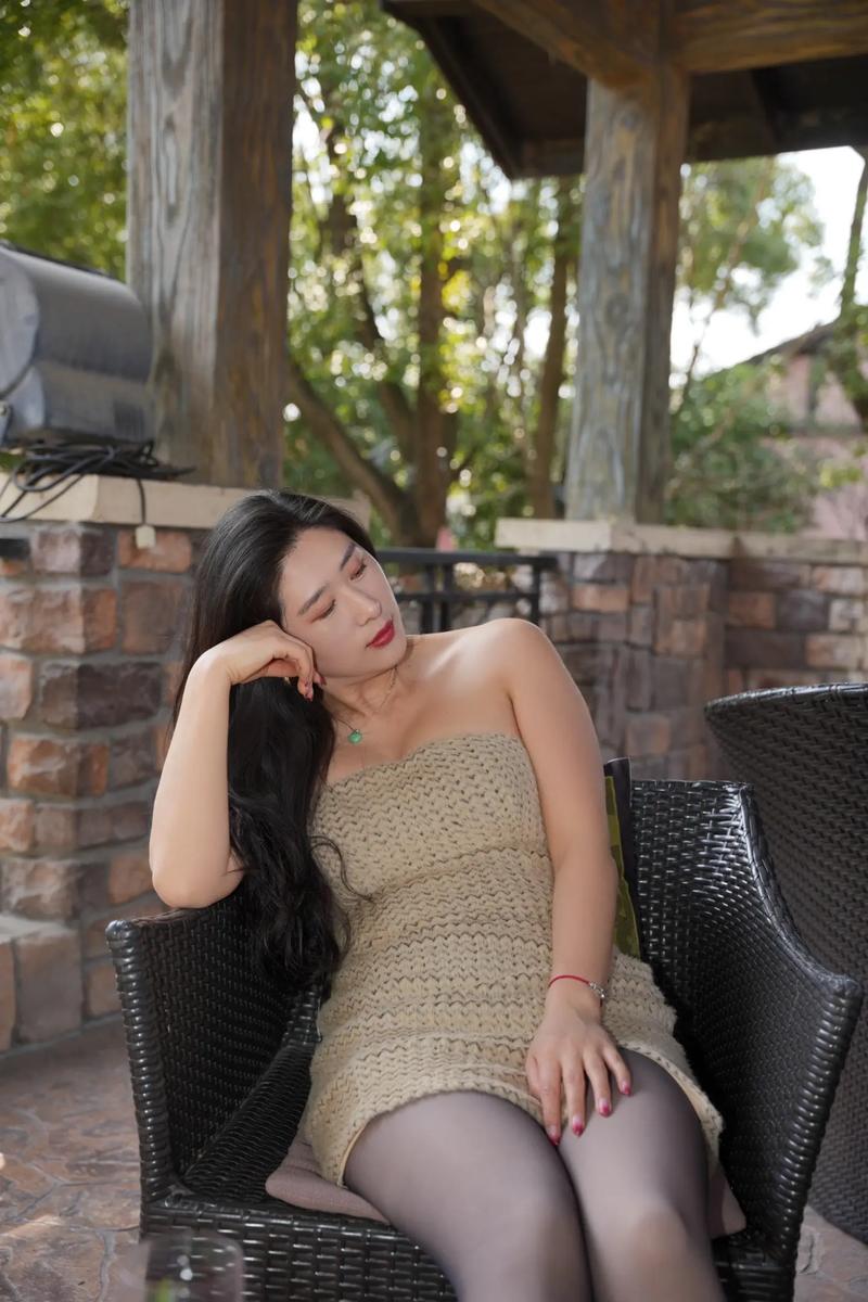 亚洲小少妇的日常穿搭与生活美学：时尚灵感、家庭平衡与自我成长指南