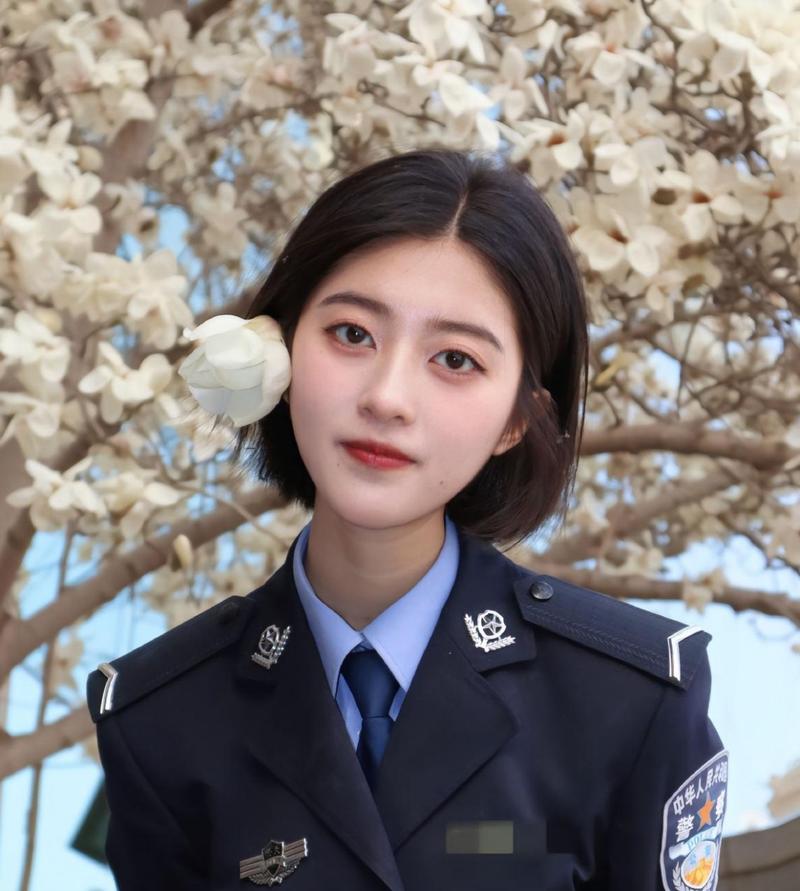 操美女哈哈影院的相关介绍